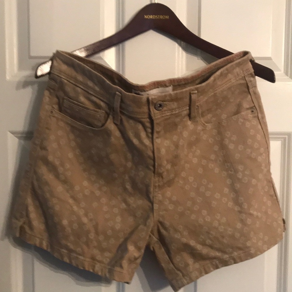Levi’s Jean shorts (H)